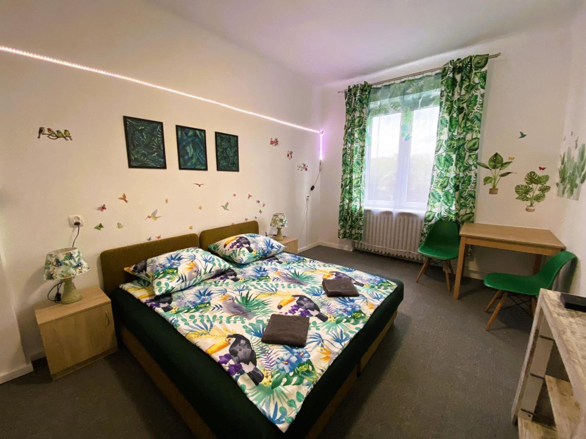 Jungle Rooms — Photos 3